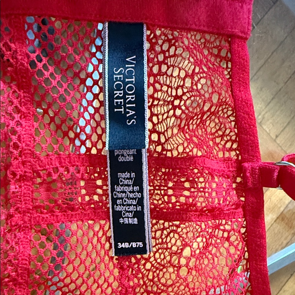 Victoria’s Secret Red Lace Women's Bralette - Picture 8 of 9